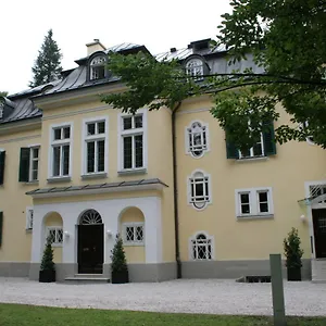 https://villa-trapp.saalbachhinterglemmhotels.com