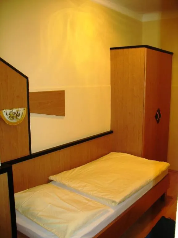 Hotel-Restaurant Fritz Matauschek Vienna 2*,  Austria